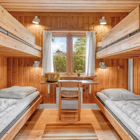 Vakantiehuis 2 Bedroom Gorgeous In Vaeggerlose *