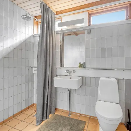 2 Bedroom Gorgeous In Vaeggerlose Bøtø By